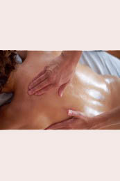 Aroma Oel Massage